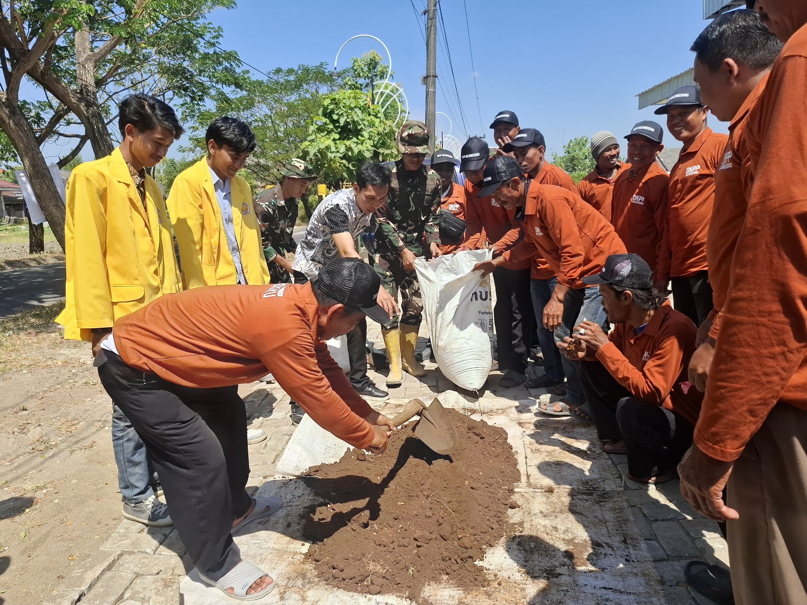 Mendorong Kemandirian Pangan Keluarga, DKPP Bojonegoro dan P4S Gading Gelar Pelatihan Mekar Ayu di Desa Kesongo