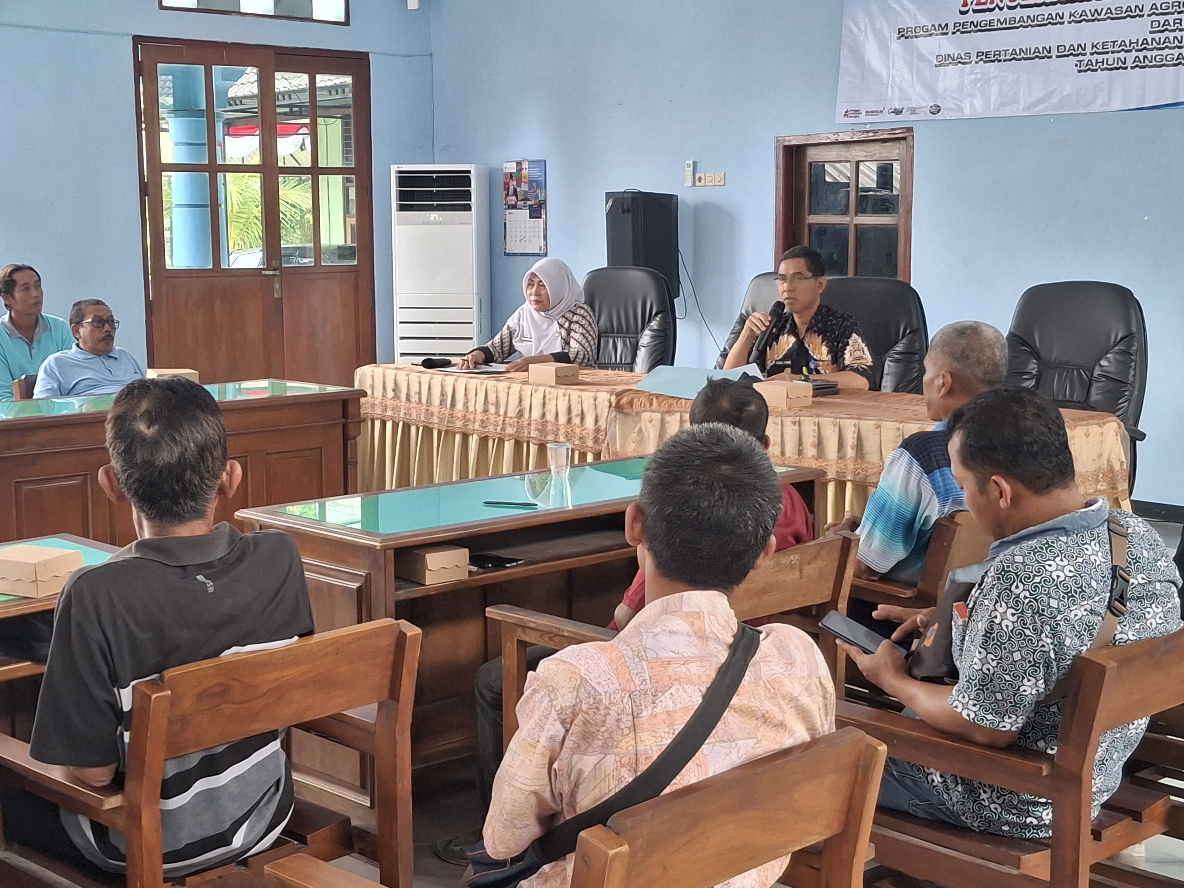 DKPP Bojonegoro Mewakili Dinas Pertanian dan Ketahanan Pangan Jawa Timur Salurkan Bantuan Alsintan Program Pengembangan Kawasan Agropolitan 2025